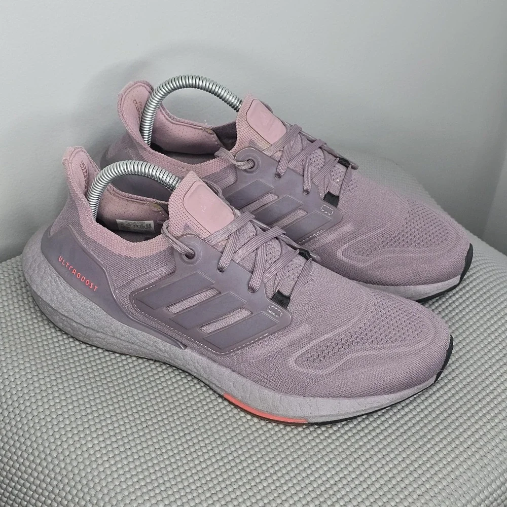Adidas Women's Ultra Boost 22 / Mauve Purple/‎ GX5586 Lace Up / Womens Size 8